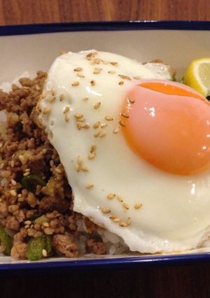 タイ風☆挽肉の目玉焼きのっけ飯-レシピのメイン写真