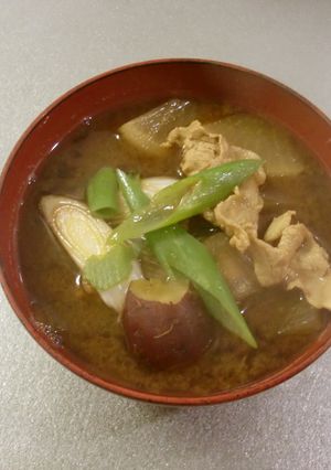 野菜たっぷり豚汁でお腹の中から暖まろ♡-レシピのメイン写真