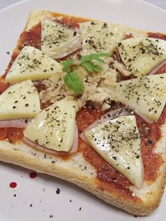 カマンベールチーズとハムとツナのトースト-レシピのメイン写真