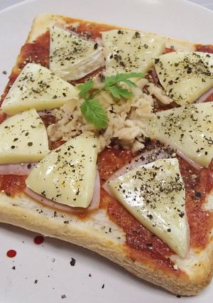 カマンベールチーズとハムとツナのトースト-レシピのメイン写真