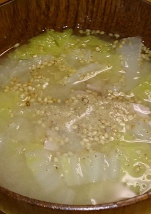 白菜とベーコンの味噌汁 すりごま乗せ-レシピのメイン写真