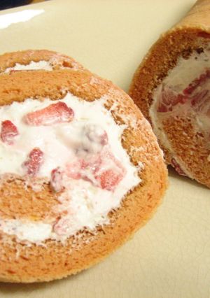 お花見にどうぞ！桜色のロールケーキ-レシピのメイン写真