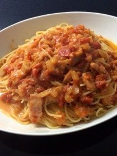 チーズを絡ませたアマトリチャーナ-レシピのメイン写真