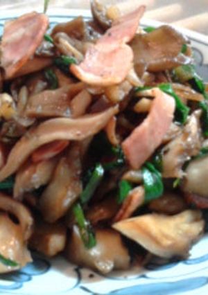 舞茸とベーコンとニラのにんにく醤油炒め-レシピのメイン写真