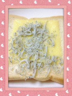 手軽にカルシウム!しらすチーズトースト-レシピのメイン写真