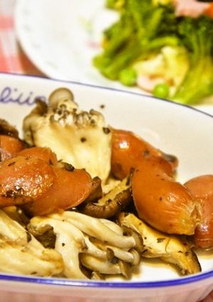 キノコとウインナーのバジル炒め-レシピのメイン写真