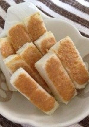 離乳食後期＊手づかみで！きな粉パン-レシピのメイン写真
