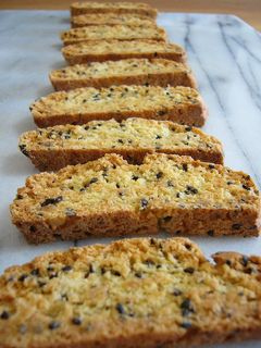 がりっがりっ♪黒ゴマおからビスコッティ-レシピのメイン写真