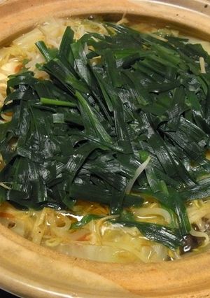 味覇で簡単！中華風ピリ辛チキン鍋-レシピのメイン写真