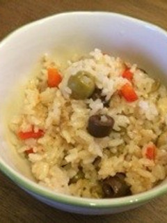 オリーブたっぷり!ピラフ風炊き込みご飯-レシピのメイン写真