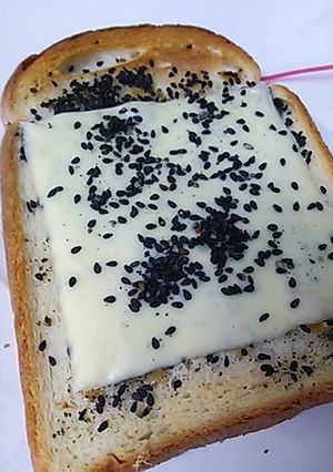 生姜蜂蜜♪ごまチーズトースト-レシピのメイン写真