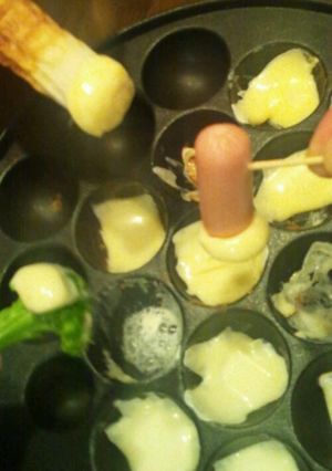 たこ焼き器でなんちゃってチーズフォンデュ-レシピのメイン写真