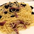 パンチェッタと黒オリーブのパスタ
