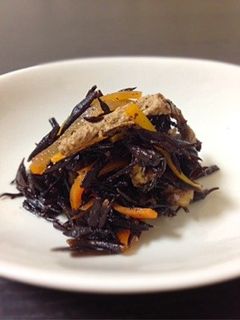 干ししいたけの出汁☆ふっくらひじきの煮物-レシピのメイン写真