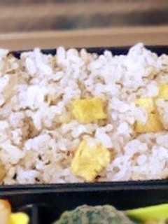 お芋がホクホク♬簡単さつまいもゆかりご飯-レシピのメイン写真