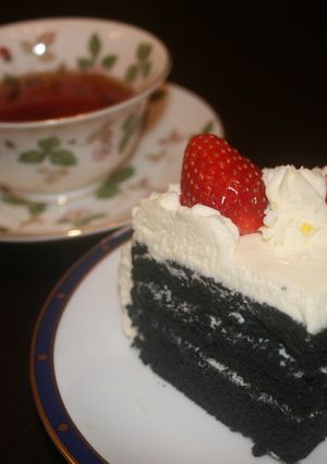 サプライズ！　黒いスポンジケーキ♡-レシピのメイン写真