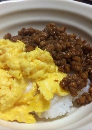 フワフワ卵と豆腐そぼろの2色丼-レシピのメイン写真