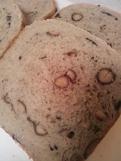 黒豆リメイク☆HBで黒豆と豆腐の食パン-レシピのメイン写真