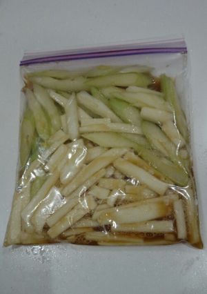 超簡単☆セロリと長いものたまり漬け-レシピのメイン写真