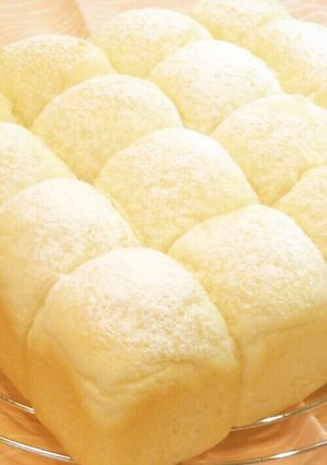 まるで白い雲。ふわふわカルピスちぎりパン-レシピのメイン写真