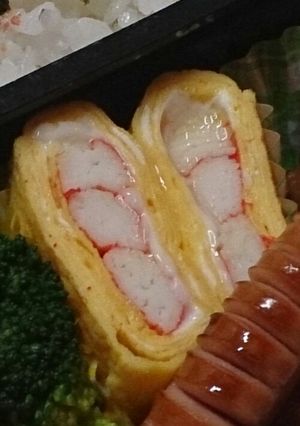 彩りキレイ♪カニカマ卵焼き-レシピのメイン写真