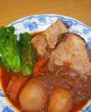 豚肩ロース肉塊の赤ワイン＆赤味噌煮