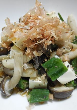 酒肴　オクラ＆しめじのクリチ和え　どすぇ-レシピのメイン写真