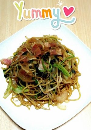 ひと味違う焼きそば★豆苗とベーコンで！-レシピのメイン写真