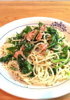 スモークサーモンとほうれん草のパスタ-レシピのメイン写真