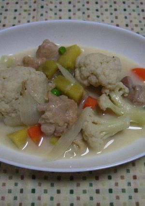 鶏肉とカリフラワーのマイルド煮-レシピのメイン写真