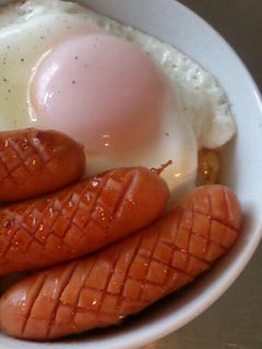 旦那も子供も大好き♪!甘辛ウインナー丼-レシピのメイン写真