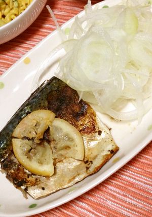 鯖の塩レモン焼き＊オニオンスライス添え-レシピのメイン写真