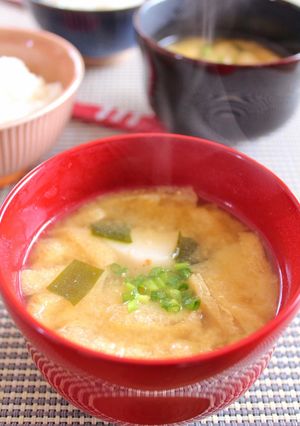 里芋とワカメのお味噌汁-レシピのメイン写真