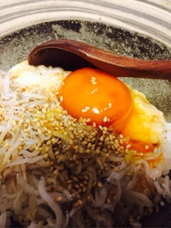【5分】シラスととろろの漬け卵丼-レシピのメイン写真