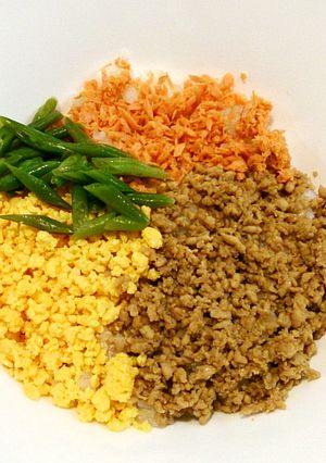 日常に彩りを加える、鮮やか三色丼-レシピのメイン写真