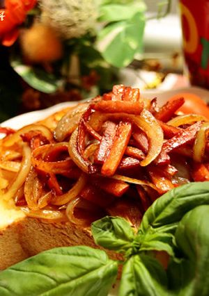 トーストに人参と玉ねぎの甜麺醤炒め-レシピのメイン写真