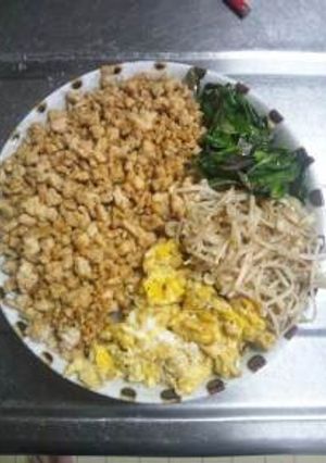 １２月８日晩飯　【四色丼】-レシピのメイン写真