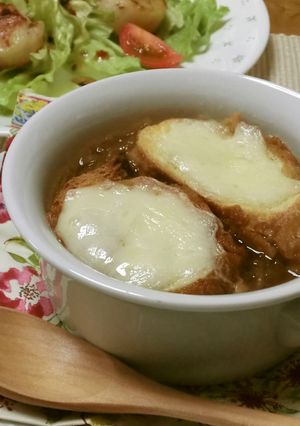 寒い日のごちそうオニオングラタンスープ-レシピのメイン写真
