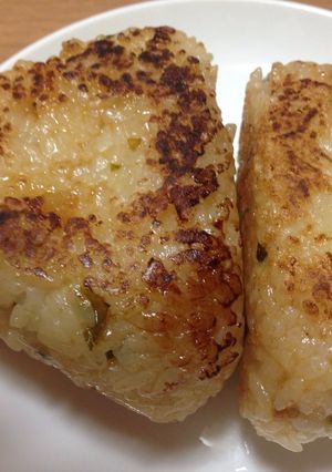 夜食や小腹が空いた時に味噌バタおにぎり♪-レシピのメイン写真