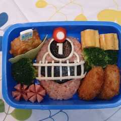 รูปของ トッキュウジャー 簡単キャラ弁☆