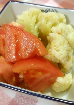 カリフラワーとトマトのサラダ♪-レシピのメイン写真