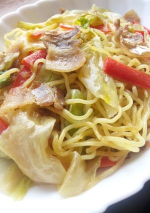 レタスたっぷり☆オリーブ香る塩焼きそば-レシピのメイン写真