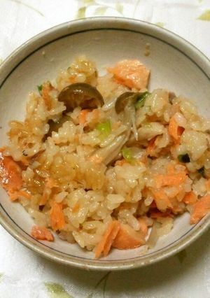 甘塩鮭としめじの炊き込みご飯-レシピのメイン写真