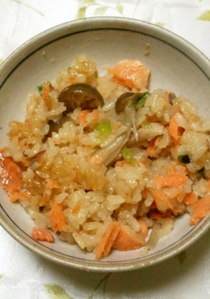 甘塩鮭としめじの炊き込みご飯-レシピのメイン写真