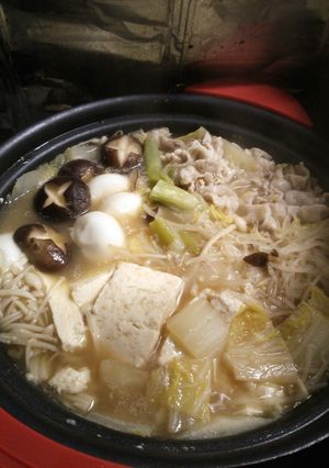 材料3つの簡単鶏ガラ味噌鍋-レシピのメイン写真