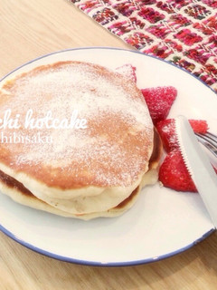 もちふわ♡お餅で苺大福風ホットケーキ-レシピのメイン写真