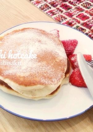 もちふわ♡お餅で苺大福風ホットケーキ-レシピのメイン写真