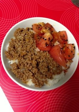簡単おしゃれなトマそぼろ丼-レシピのメイン写真