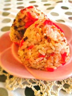 肉そぼろと紅生姜のおにぎり-レシピのメイン写真