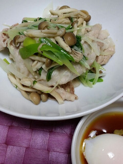 ☆10分レシピ豚肉の酒蒸し温玉ソース★-レシピのメイン写真